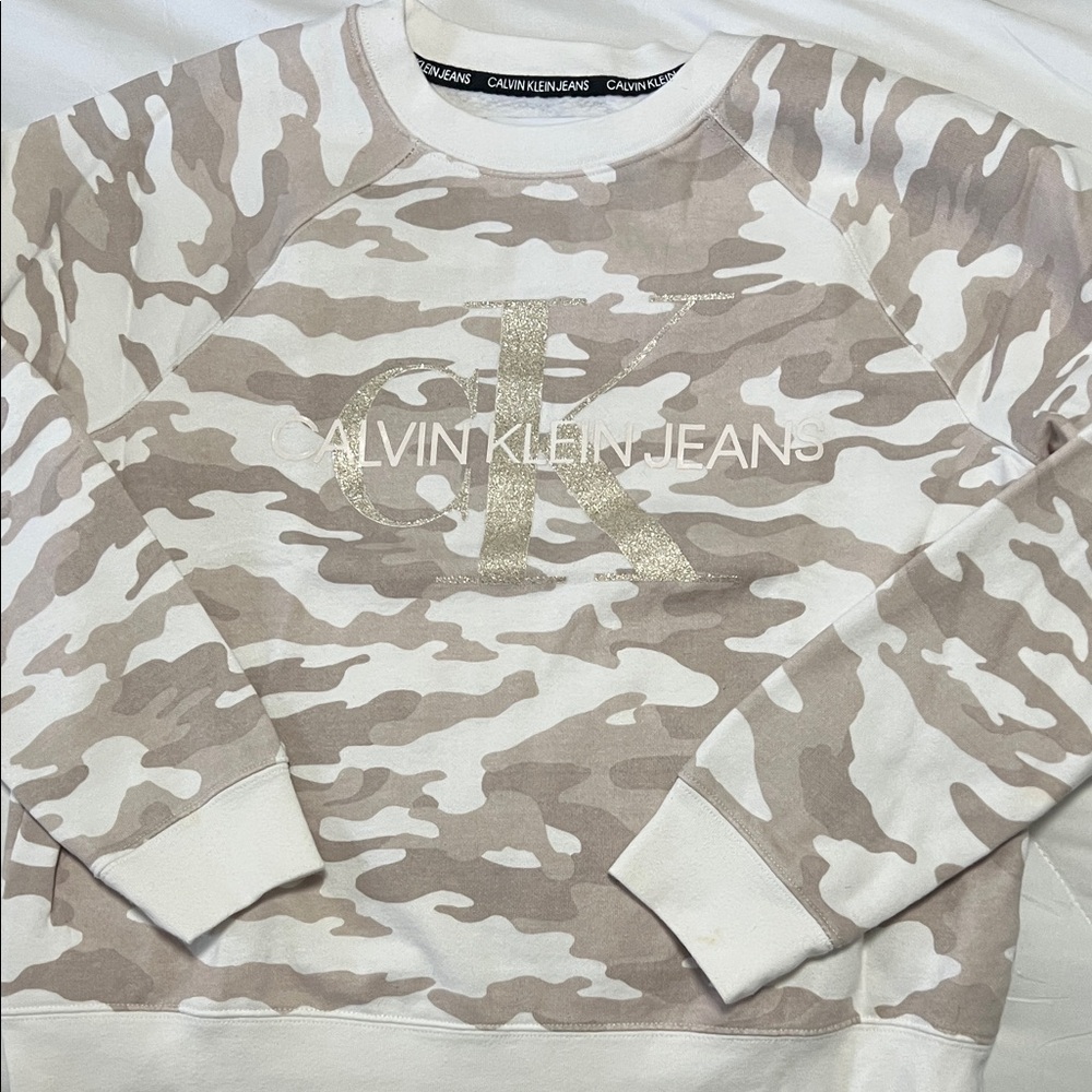 Calvin Klein Jeans Women’s Crewneck Sweatshirt - White & Tan Camouflage - size M
